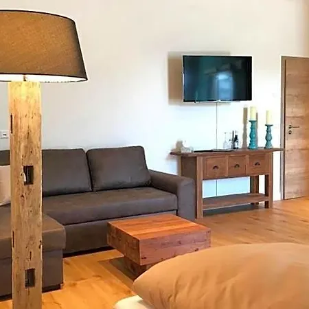 Lauras Weinherberge Bed & Breakfast