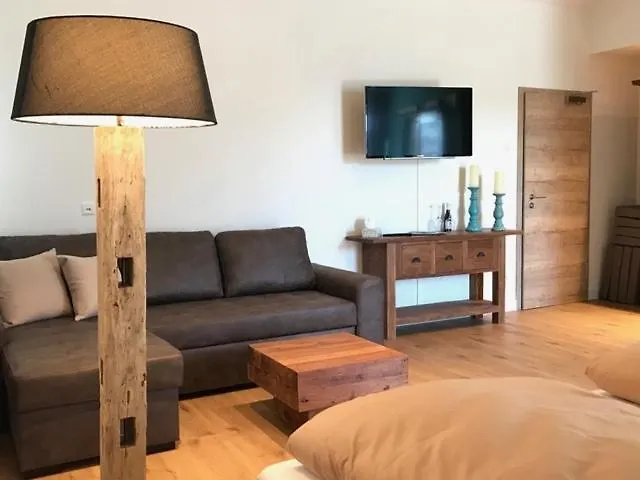 Lauras Weinherberge Frühstückspension Leinsweiler